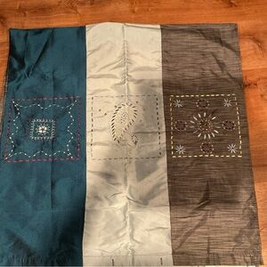 Embroidered Shower Curtain 70x70 and hooks